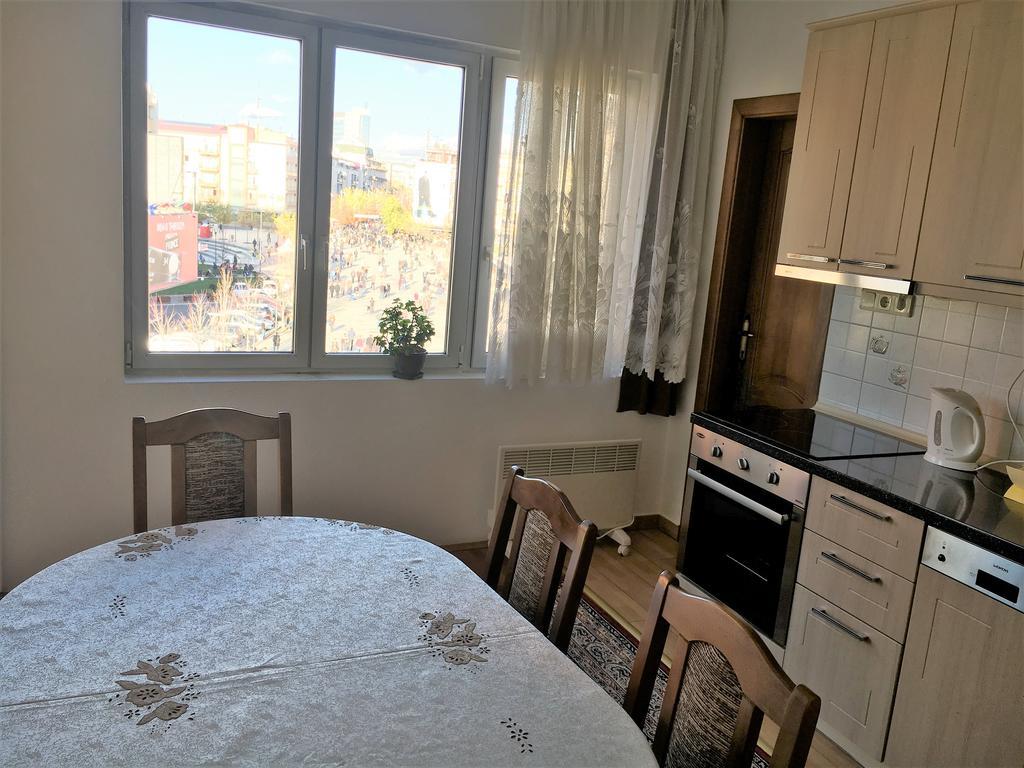 Center Apartment Pristina Buitenkant foto